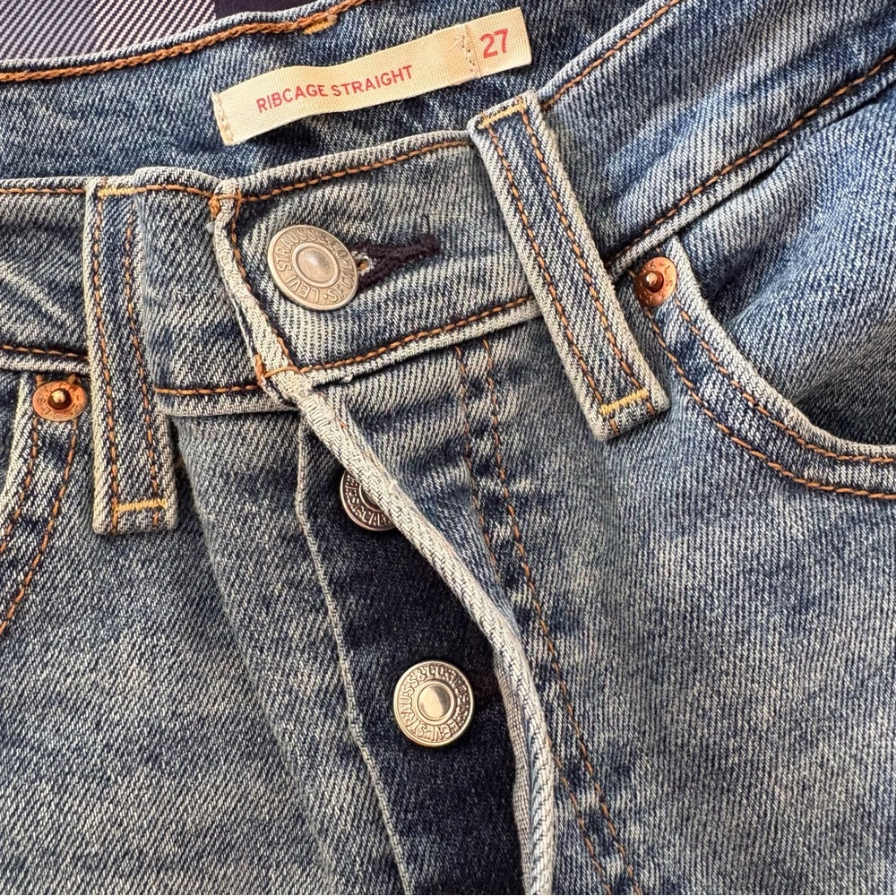 Levi’s Ribcage Straight Jeans - Picture 3 of 10